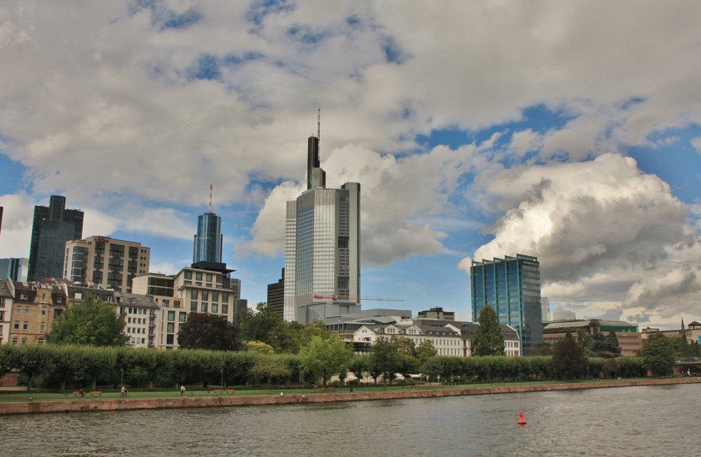 Foto: Navegando por el Main - Frankfurt am Main (Hesse), Alemania