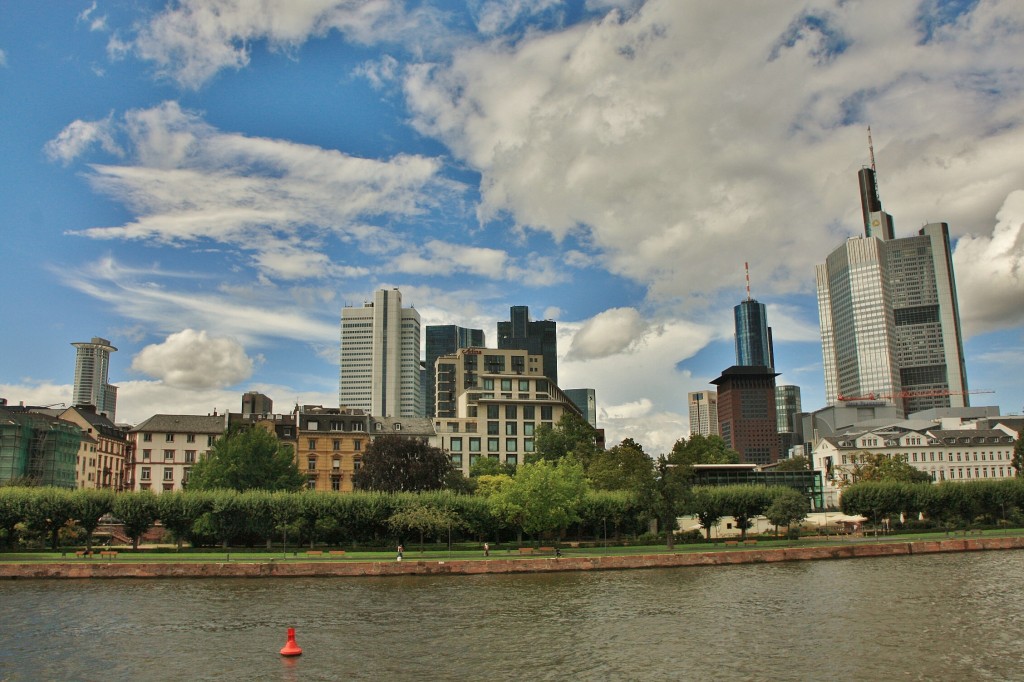 Foto: Navegando por el Main - Frankfurt am Main (Hesse), Alemania