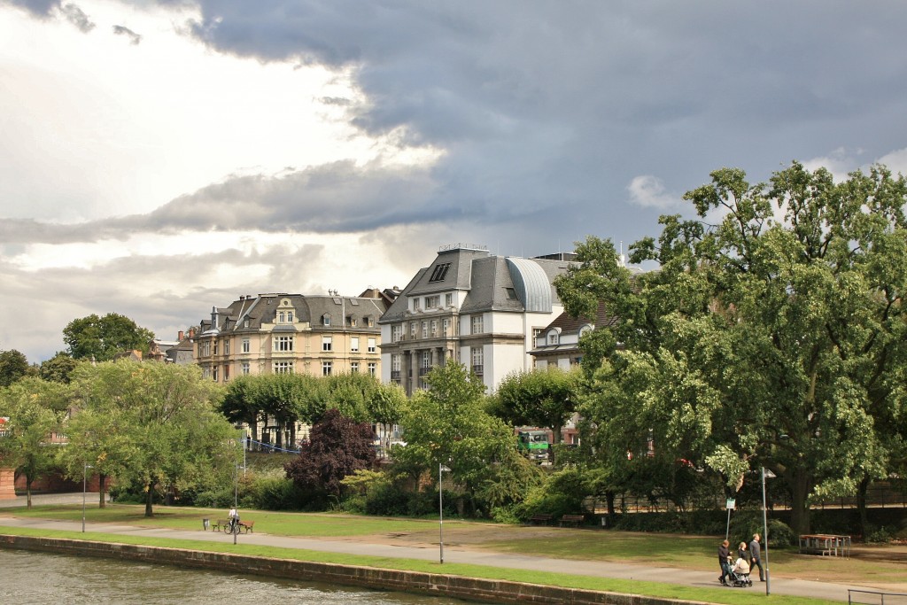 Foto: Navegando por el Main - Frankfurt am Main (Hesse), Alemania