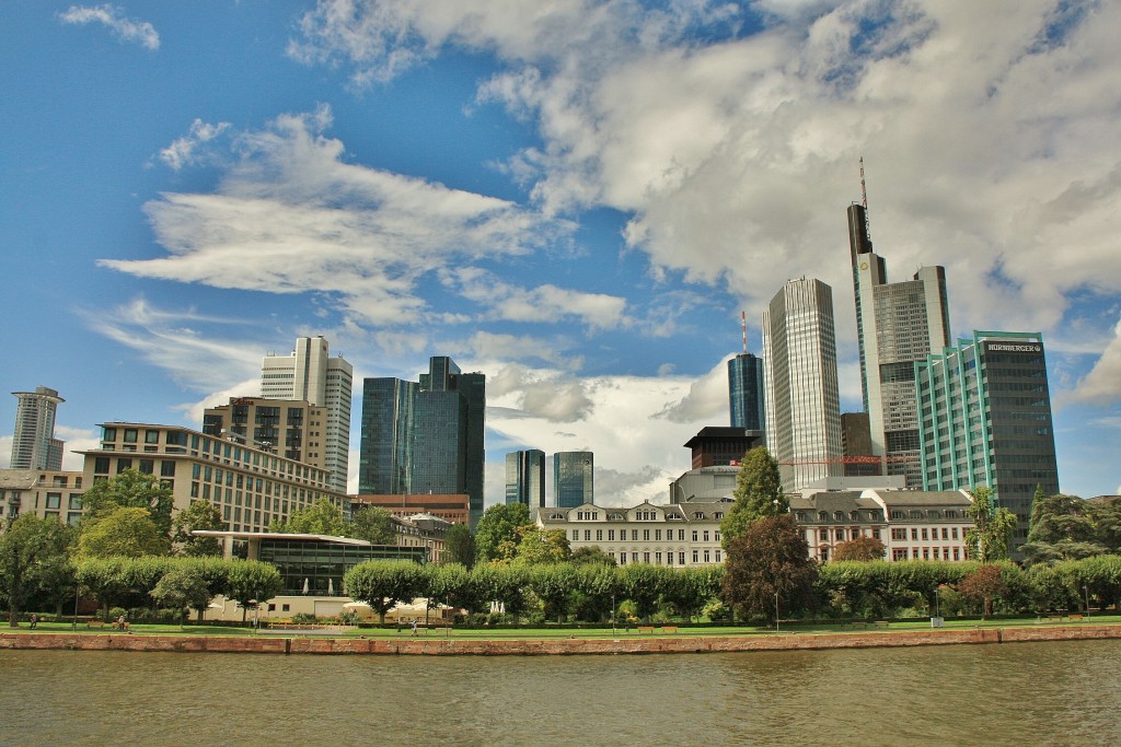 Foto: Navegando por el Main - Frankfurt am Main (Hesse), Alemania