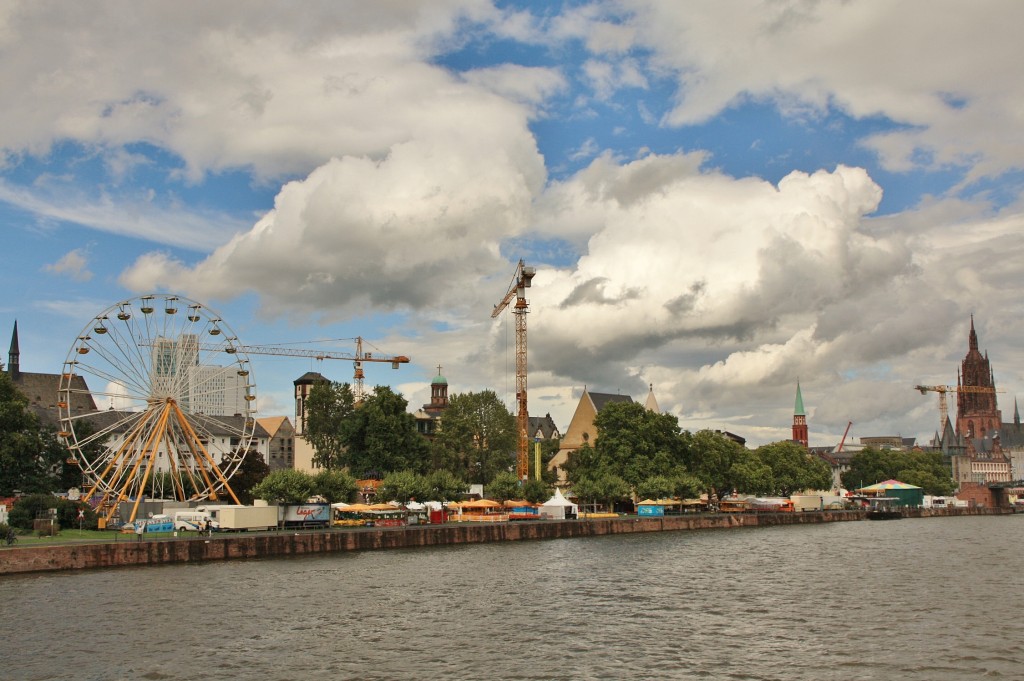 Foto: Navegando por el Main - Frankfurt am Main (Hesse), Alemania