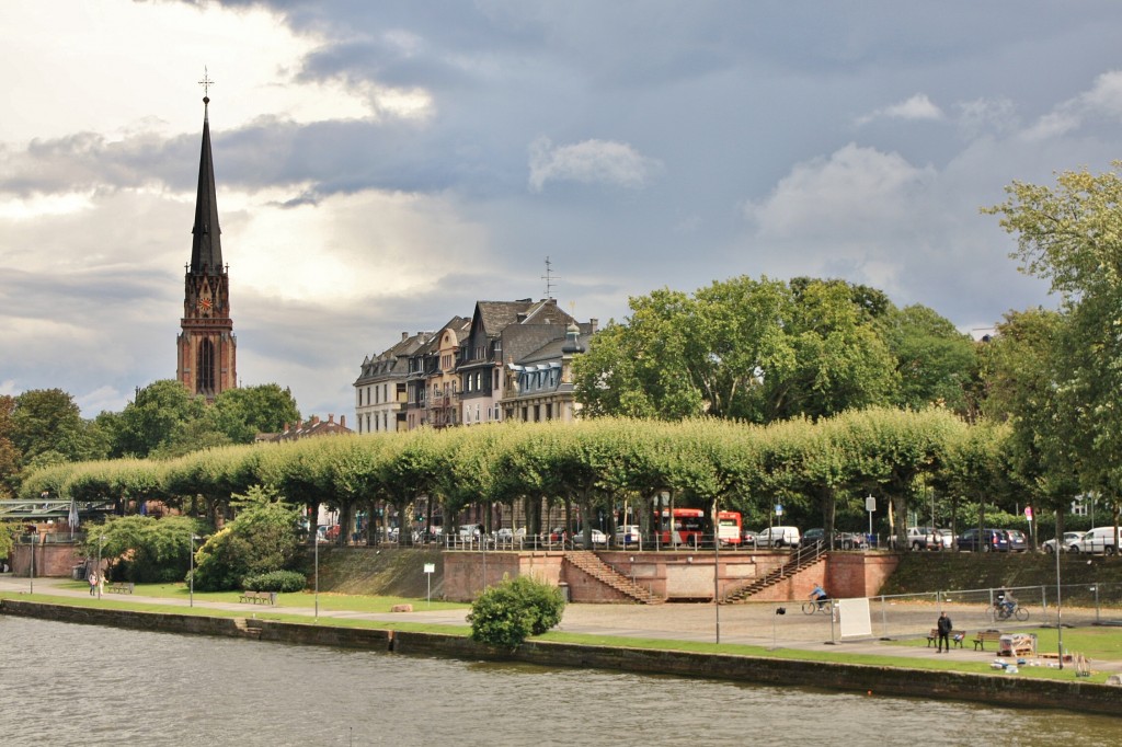 Foto: Navegando por el Main - Frankfurt am Main (Hesse), Alemania