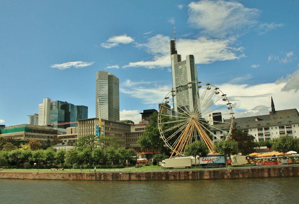 Foto: Navegando por el Main - Frankfurt am Main (Hesse), Alemania