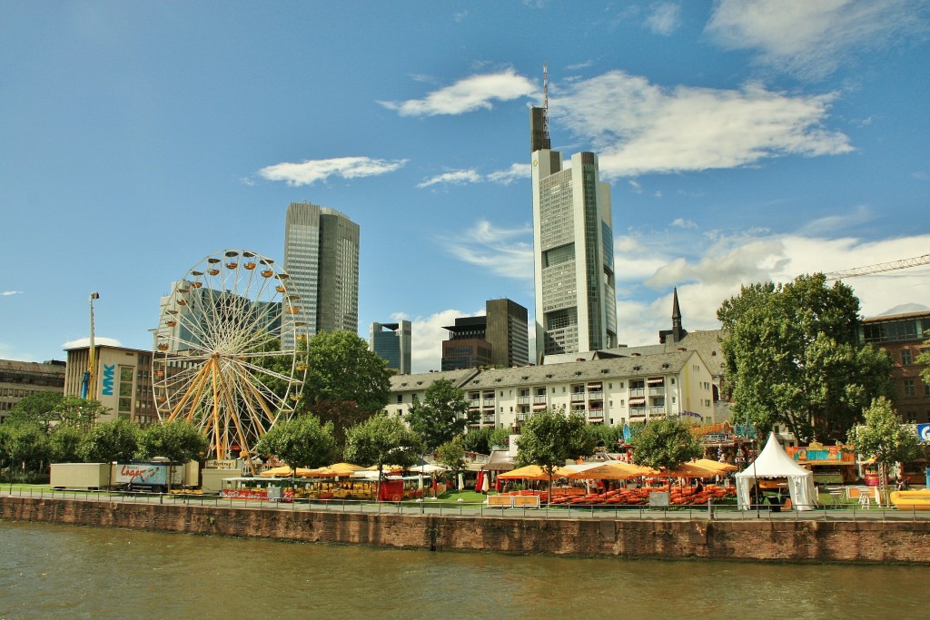 Foto: Navegando por el Main - Frankfurt am Main (Hesse), Alemania