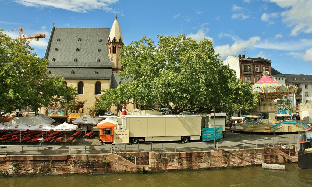 Foto: Navegando por el Main - Frankfurt am Main (Hesse), Alemania