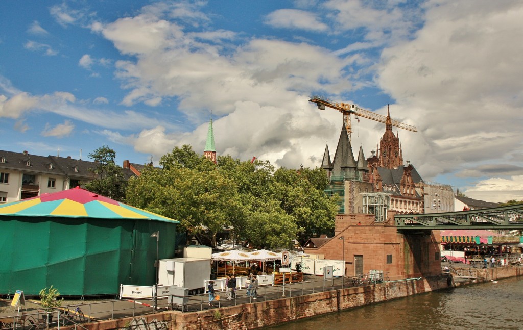 Foto: Navegando por el Main - Frankfurt am Main (Hesse), Alemania