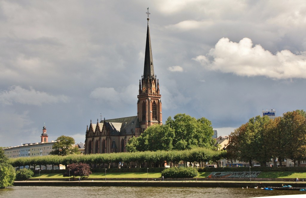 Foto: Navegando por el Main - Frankfurt am Main (Hesse), Alemania