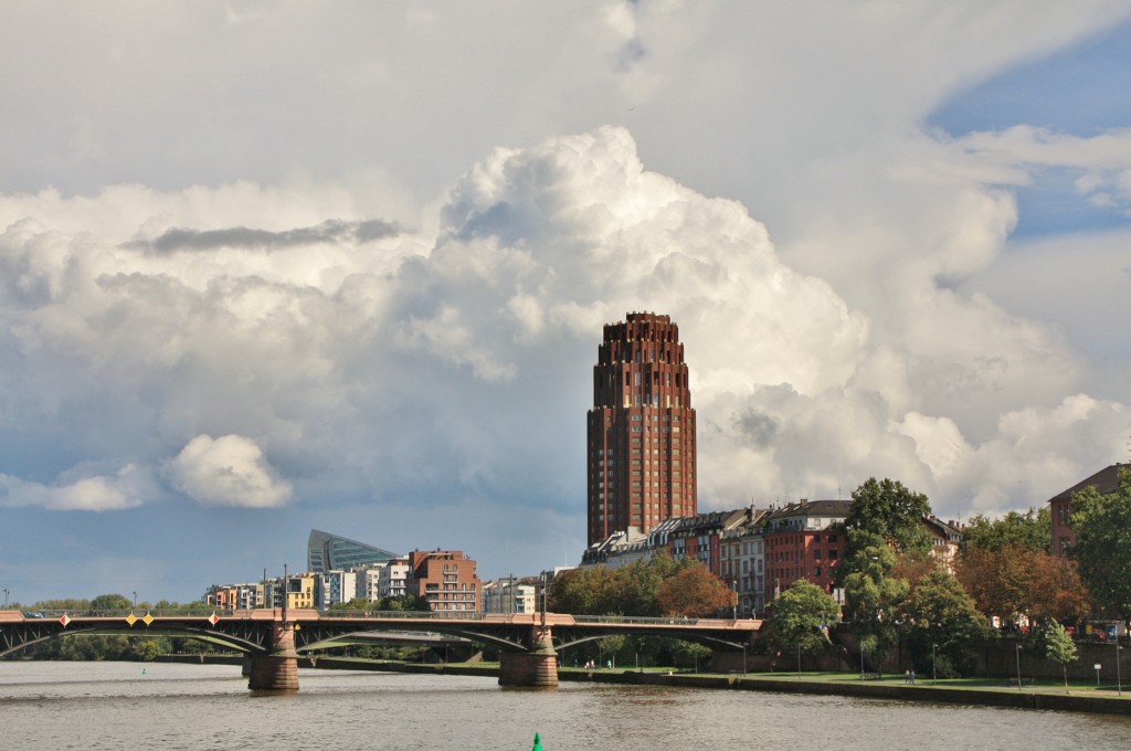 Foto: Navegando por el Main - Frankfurt am Main (Hesse), Alemania