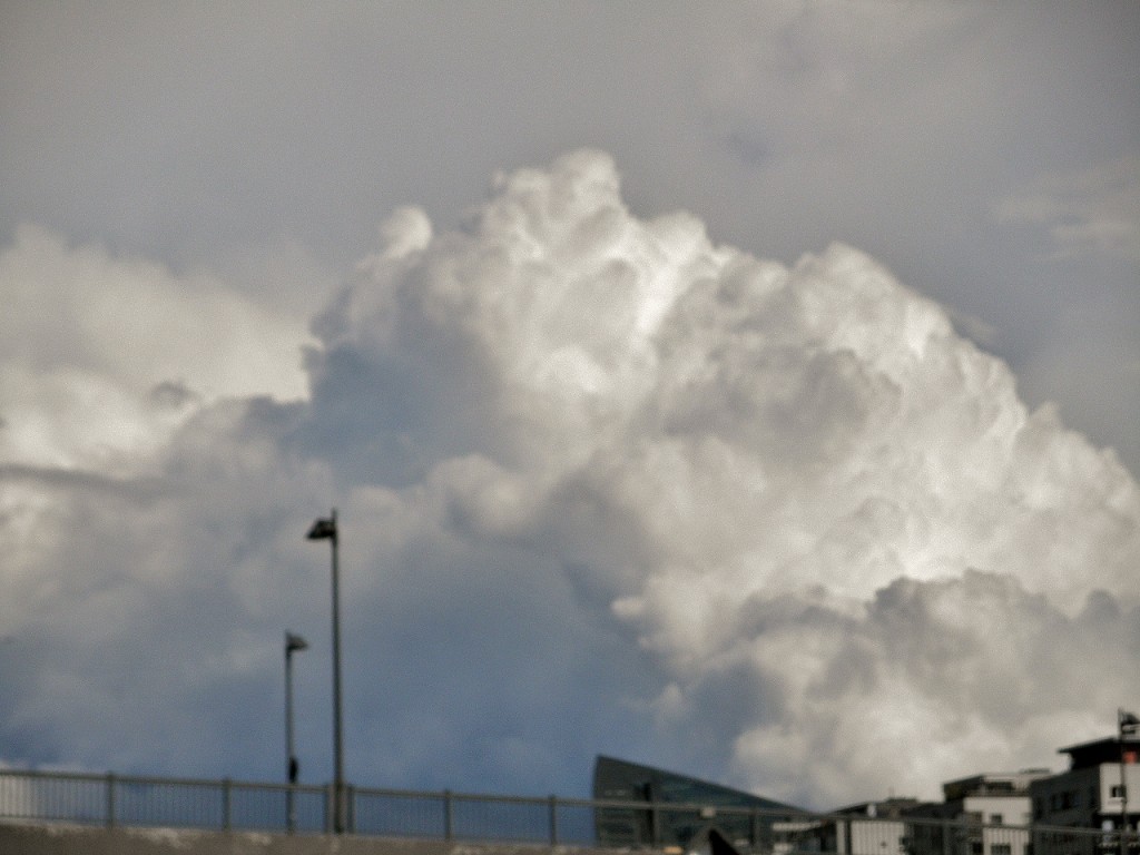 Foto: Nube de tormenta - Frankfurt am Main (Hesse), Alemania