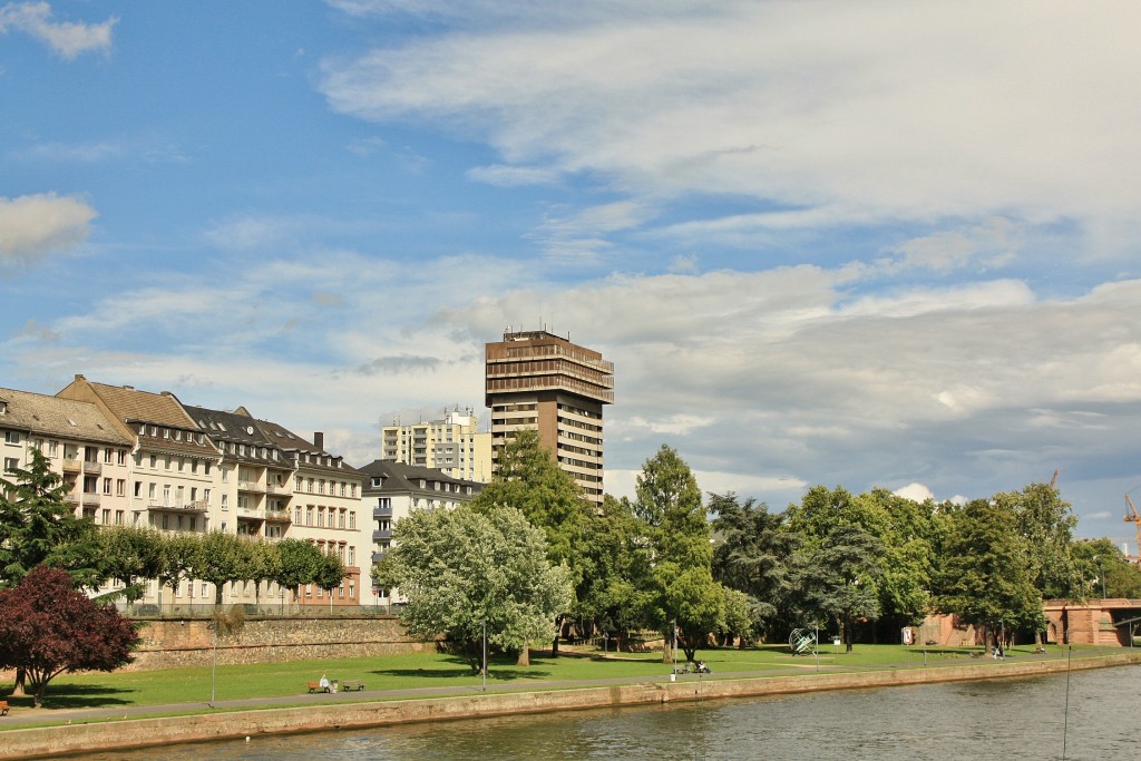 Foto: Navegando por el Main - Frankfurt am Main (Hesse), Alemania