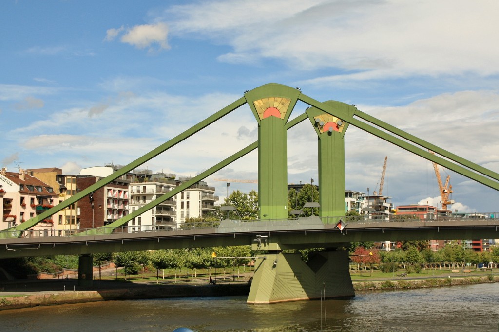 Foto: Navegando por el Main - Frankfurt am Main (Hesse), Alemania