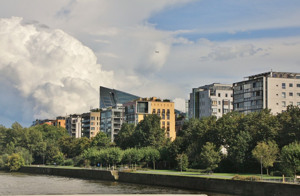 Foto: Navegando por el Main - Frankfurt am Main (Hesse), Alemania