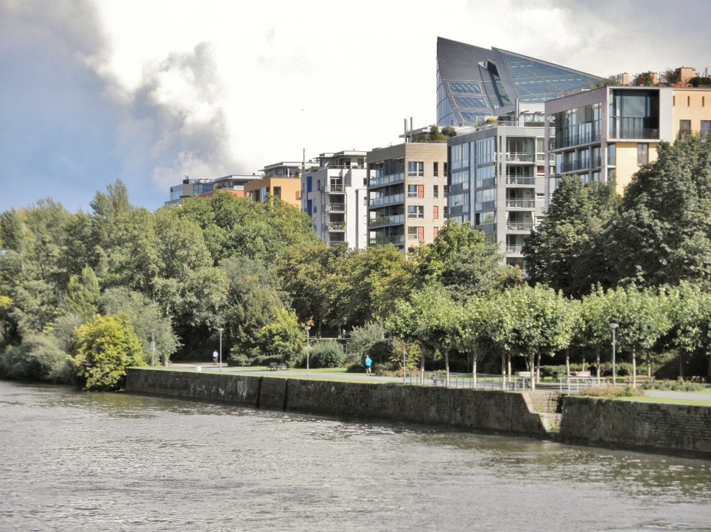 Foto: Navegando por el Main - Frankfurt am Main (Hesse), Alemania