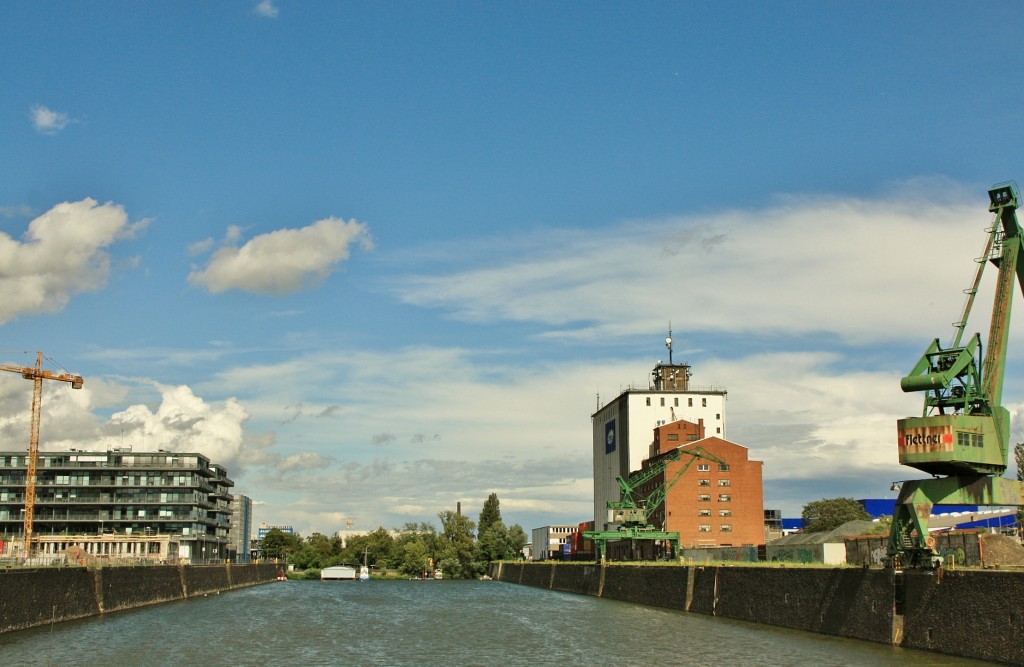 Foto: Navegando por el Main - Frankfurt am Main (Hesse), Alemania