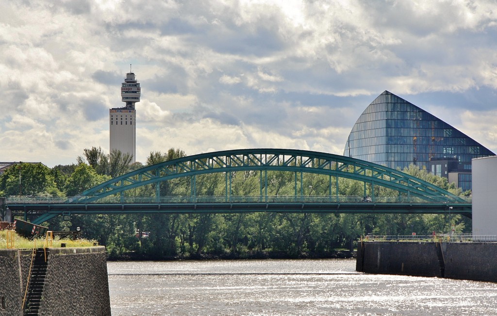 Foto: Navegando por el Main - Frankfurt am Main (Hesse), Alemania