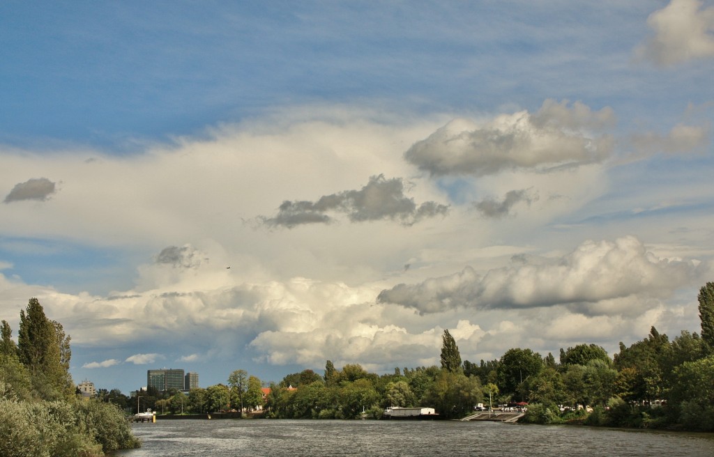 Foto: Navegando por el Main - Frankfurt am Main (Hesse), Alemania