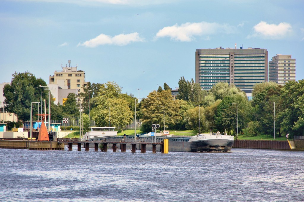 Foto: Navegando por el Main - Frankfurt am Main (Hesse), Alemania