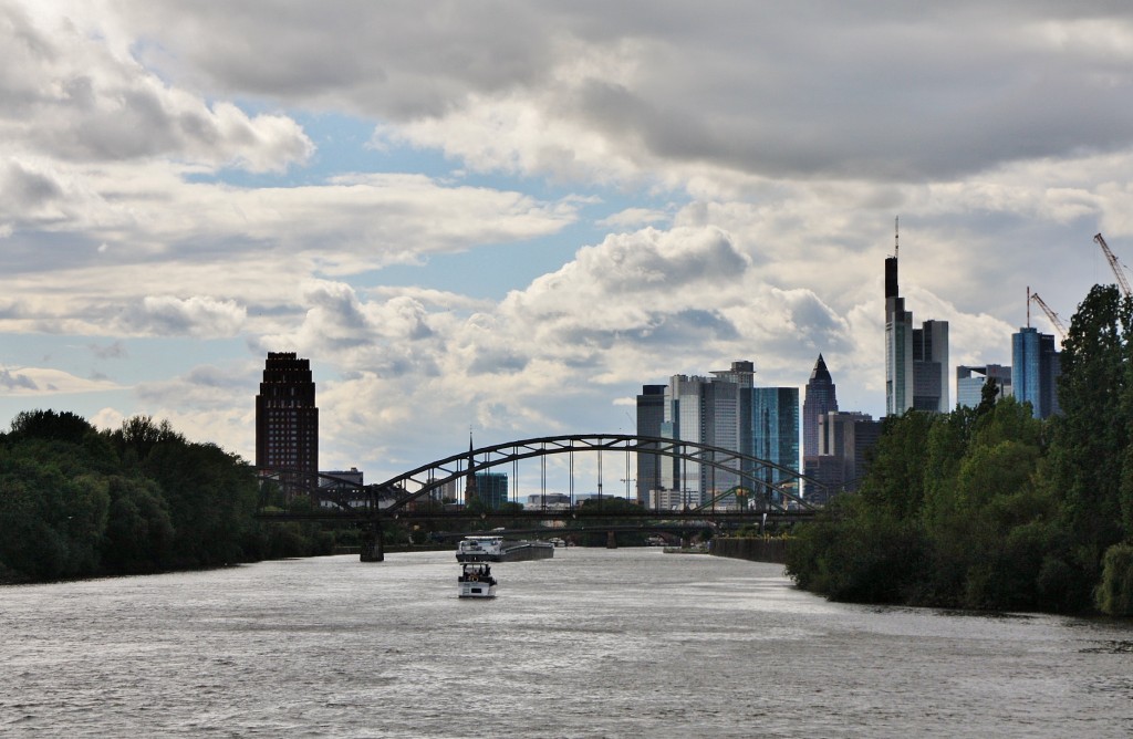 Foto: Navegando por el Main - Frankfurt am Main (Hesse), Alemania