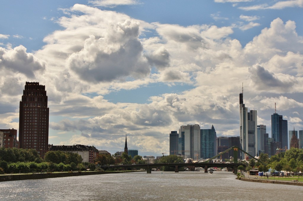 Foto: Navegando por el Main - Frankfurt am Main (Hesse), Alemania