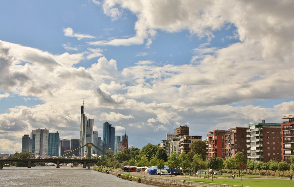 Foto: Navegando por el Main - Frankfurt am Main (Hesse), Alemania