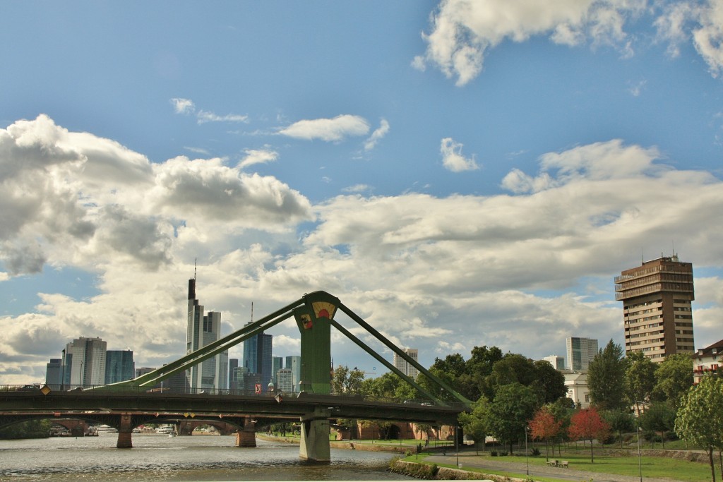 Foto: Navegando por el Main - Frankfurt am Main (Hesse), Alemania