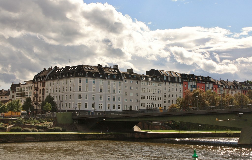 Foto: Navegando por el Main - Frankfurt am Main (Hesse), Alemania