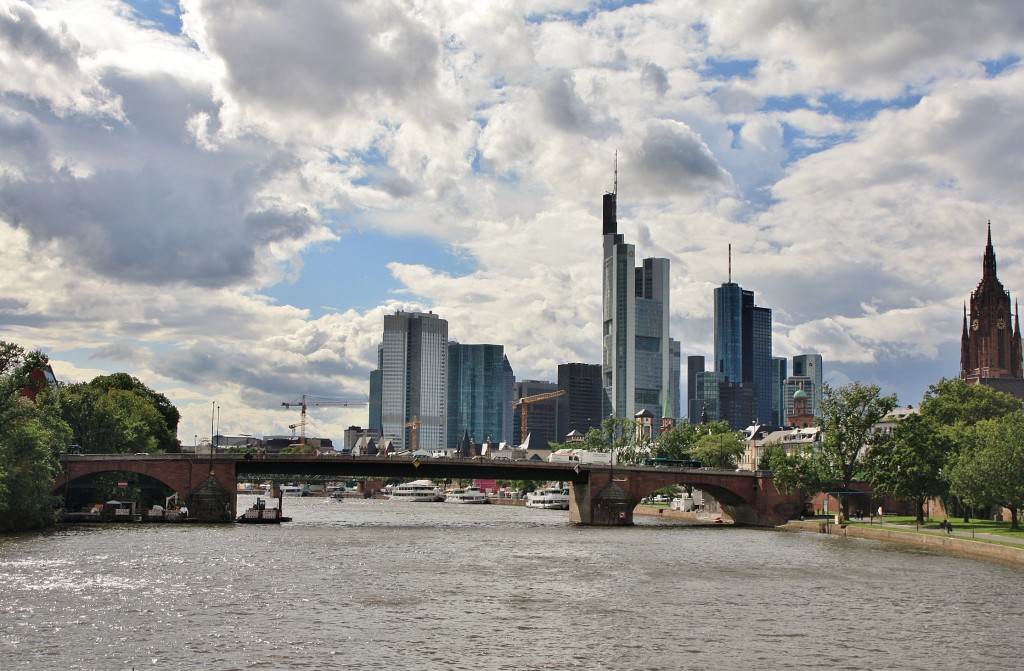 Foto: Navegando por el Main - Frankfurt am Main (Hesse), Alemania