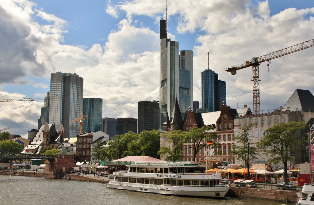 Foto: Navegando por el Main - Frankfurt am Main (Hesse), Alemania