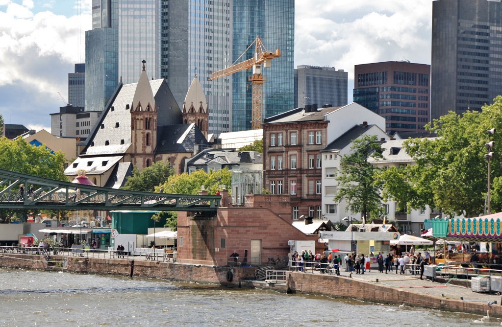 Foto: Navegando por el Main - Frankfurt am Main (Hesse), Alemania