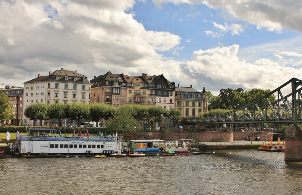 Foto: Navegando por el Main - Frankfurt am Main (Hesse), Alemania