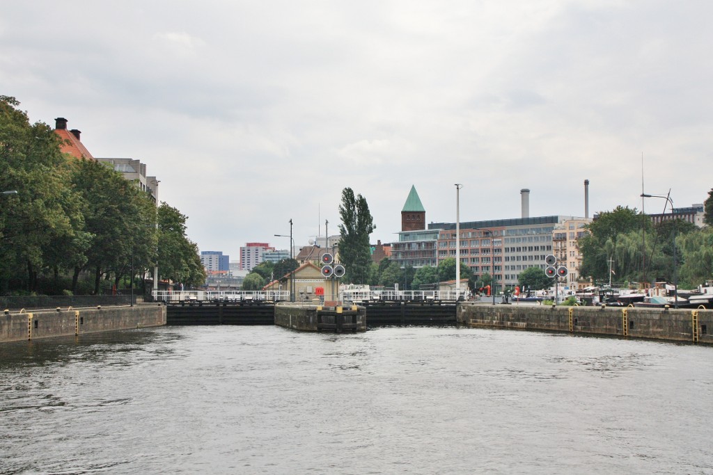 Foto: Navegando por el Spree - Berlín (Berlin), Alemania