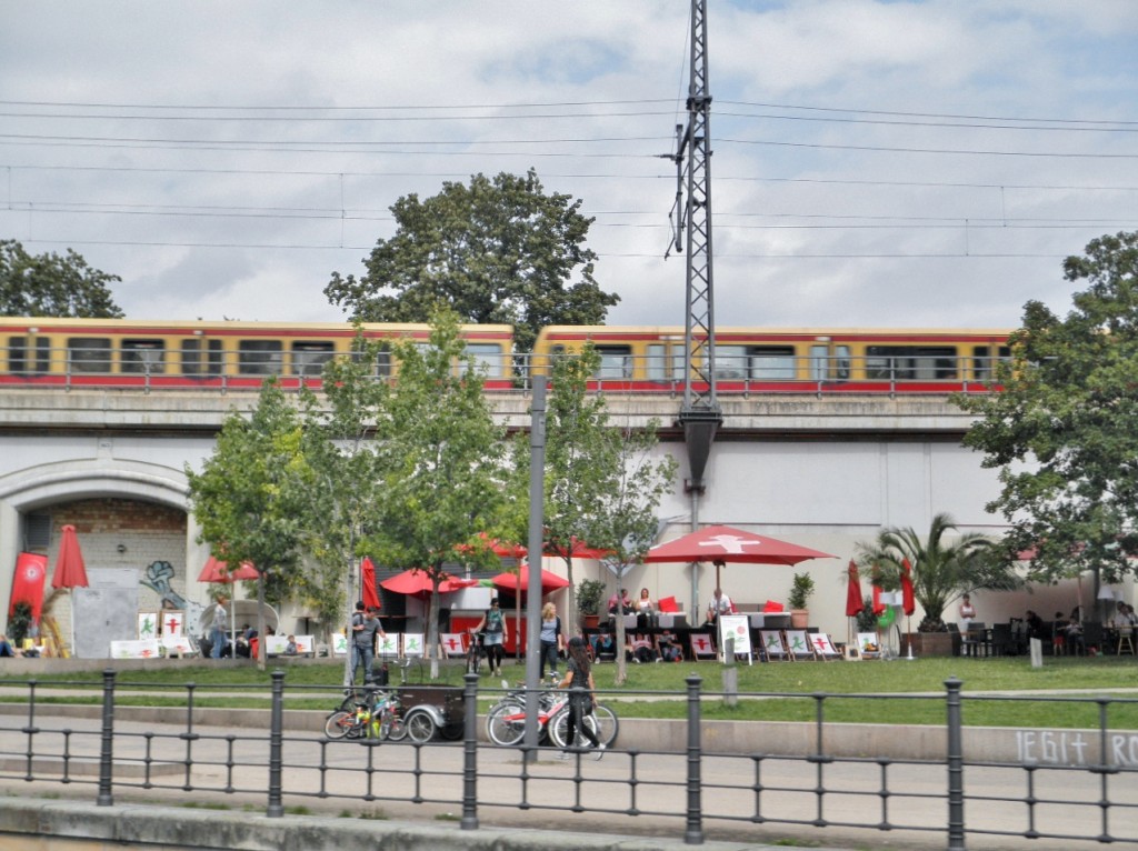 Foto: Navegando por el Spree - Berlín (Berlin), Alemania