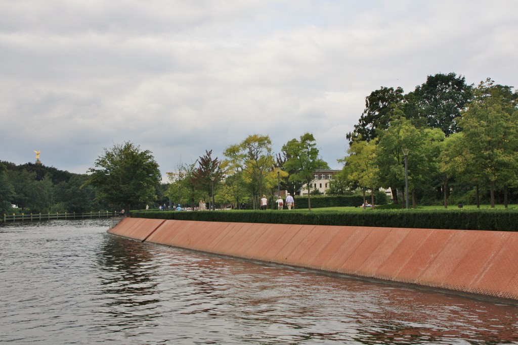 Foto: Navegando por el Spree - Berlín (Berlin), Alemania