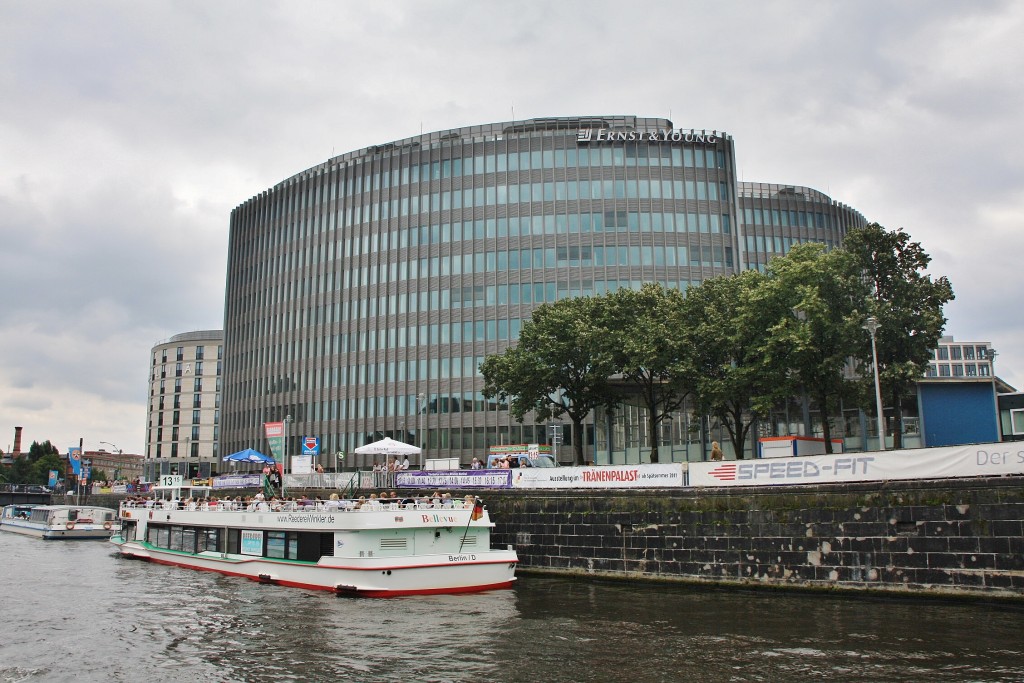 Foto: Navegando por el Spree - Berlín (Berlin), Alemania