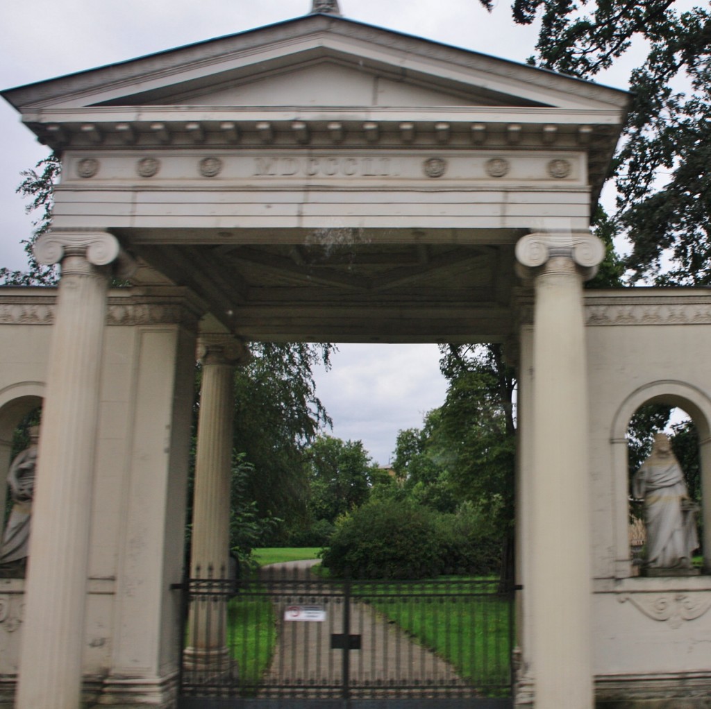 Foto: Una de las puertas de Sanssouci - Potsdam (Brandenburg), Alemania