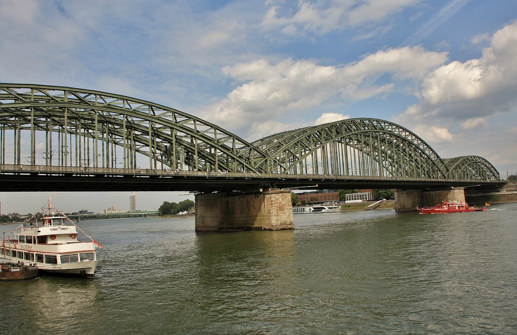 Foto: Puente sobre el Rhein - Köln (Colonia) (North Rhine-Westphalia), Alemania