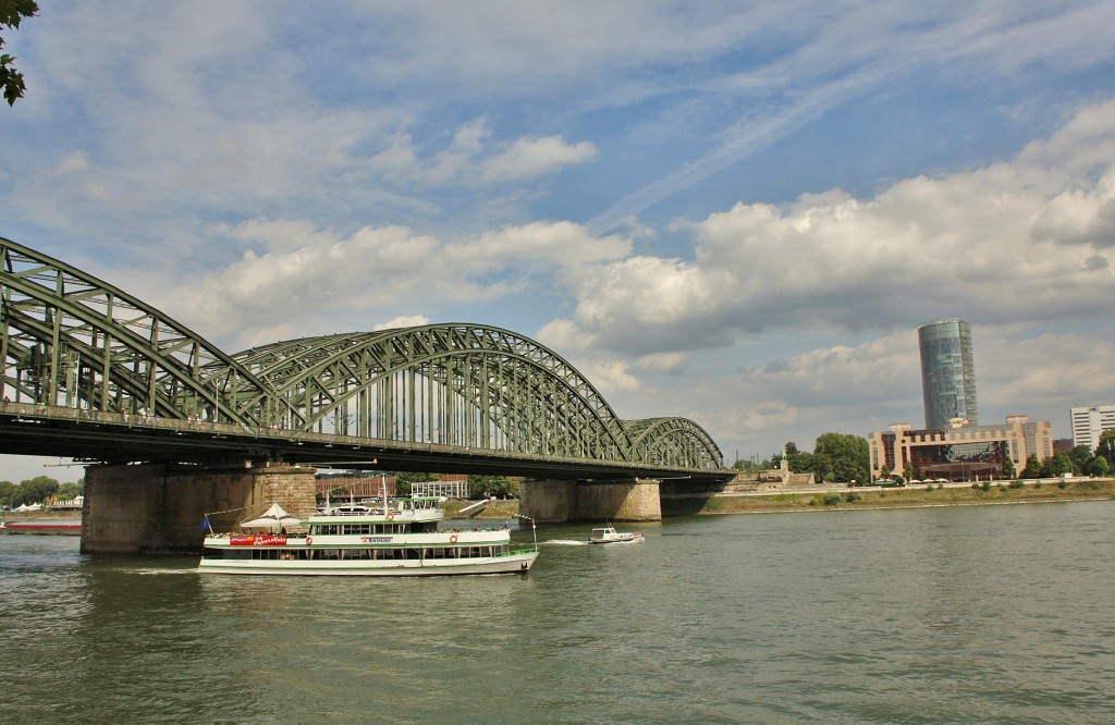 Foto: Puente sobre el Rhein - Köln (Colonia) (North Rhine-Westphalia), Alemania