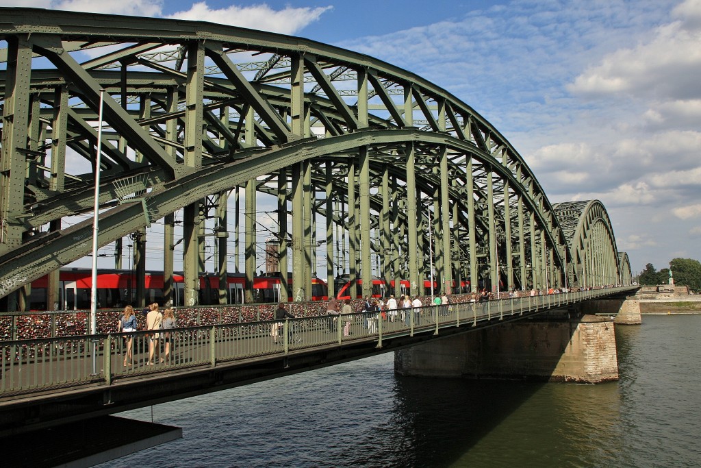 Foto: Puente sobre el Rhein - Köln (Colonia) (North Rhine-Westphalia), Alemania