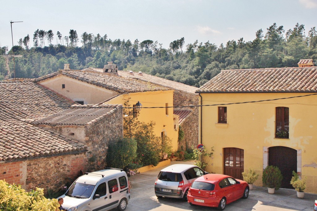 Foto: Vista del pueblo - Brunyola (Girona), España