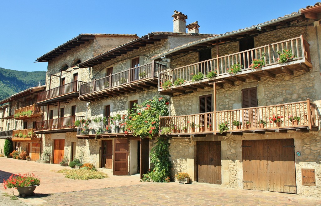 Foto: Calle de la Teixeda - Hostalets d´en Bas (La Vall d´en Bas) (Girona), España