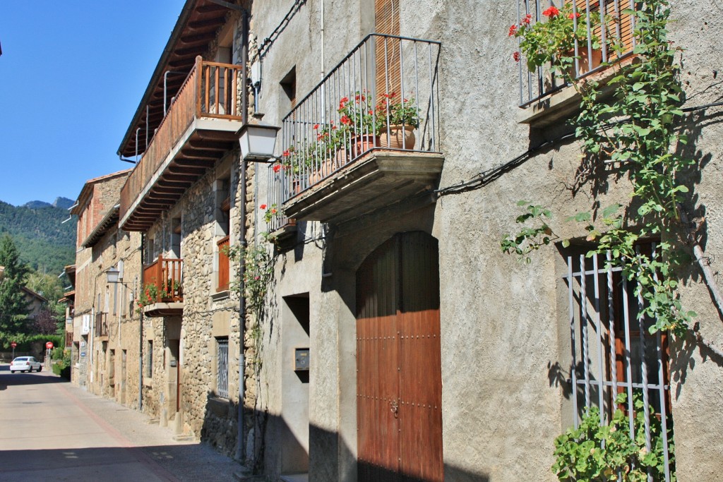 Foto: Vista del pueblo - Hostalets d´en Bas (La Vall d´en Bas) (Girona), España