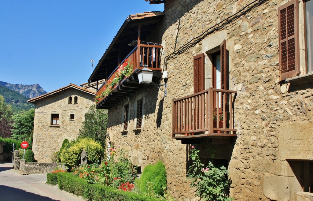 Foto: Vista del pueblo - Hostalets d´en Bas (La Vall d´en Bas) (Girona), España