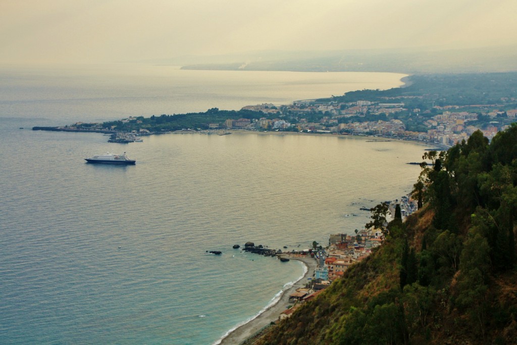 Foto: Vistas desde la ciudad - Taormina (Sicily), Italia