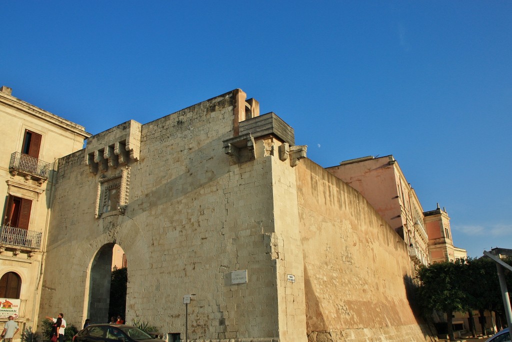 Foto: Puerta en las murallas - Siracusa (Ortigia) (Sicily), Italia