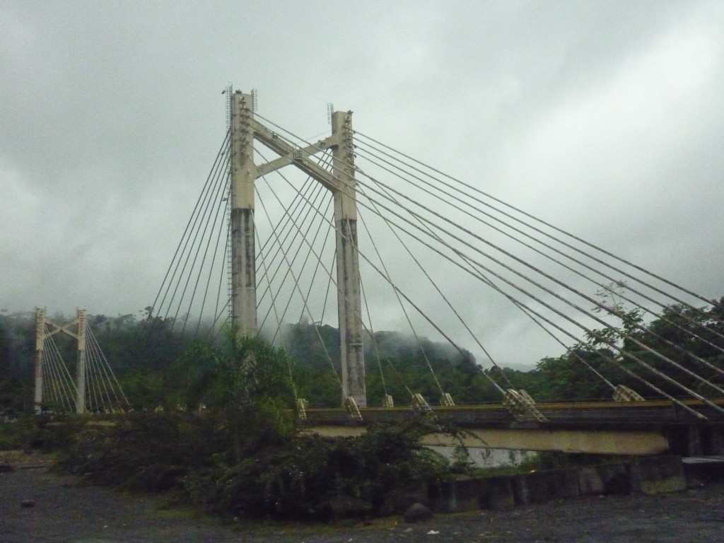 Foto: Puente sobre el río Pastaza - Puyo, Chuvitayu (Pastaza), Ecuador