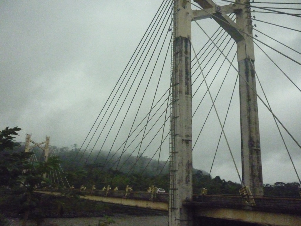 Foto: Puente sobre el río Pastaza - Puyo, Chuvitayu (Pastaza), Ecuador