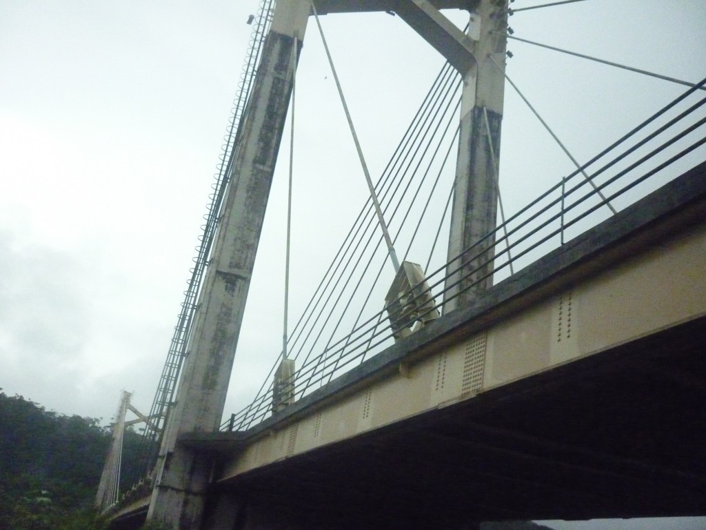 Foto: Puente sobre el río Pastaza - Puyo, Chuvitayu (Pastaza), Ecuador