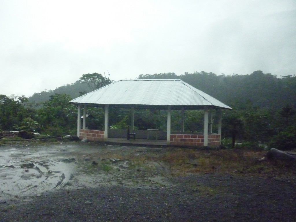 Foto: Caseta junto al puente - Puyo, Chuvitayu (Pastaza), Ecuador