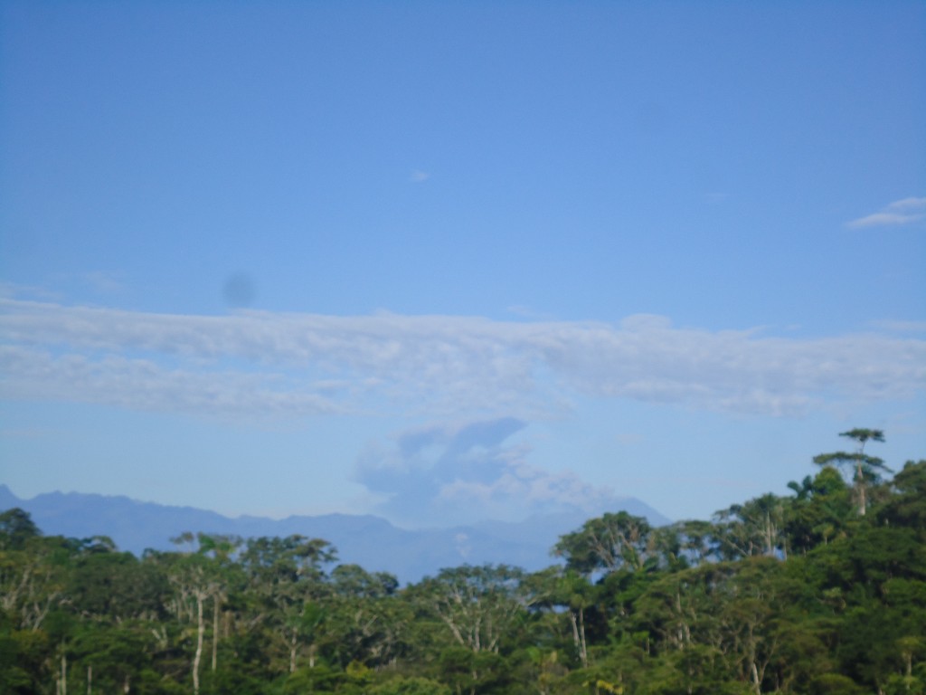 Foto: Volcan Tungurahua emitiendo ceniza - Simón Bolívar (Pastaza), Ecuador