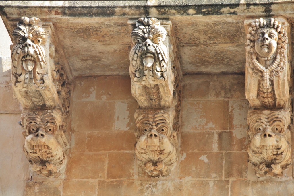 Foto: Ménsulas - Noto (Sicily), Italia